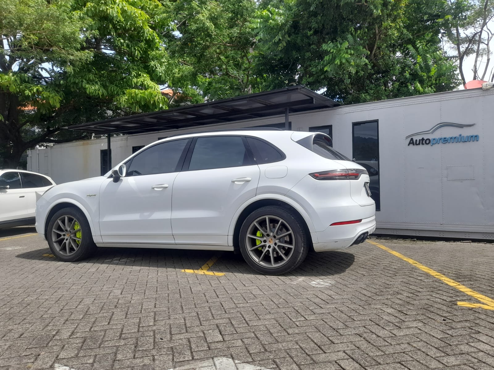 PORSCHE CAYENNE E-HYBRID
