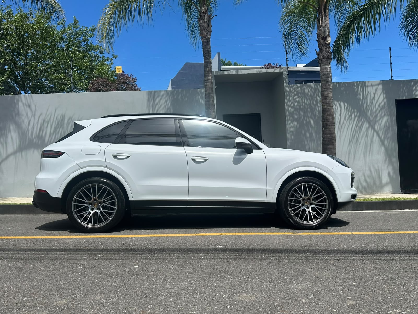 PORSCHE CAYENNE PLATINUM