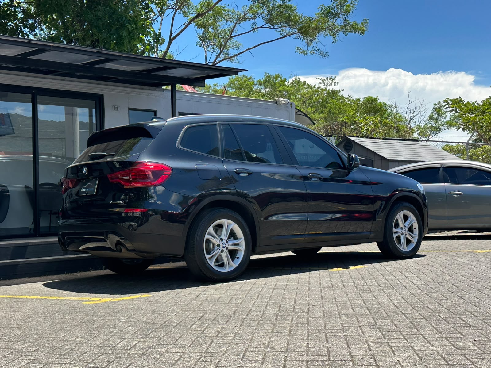 BMW X3 30i