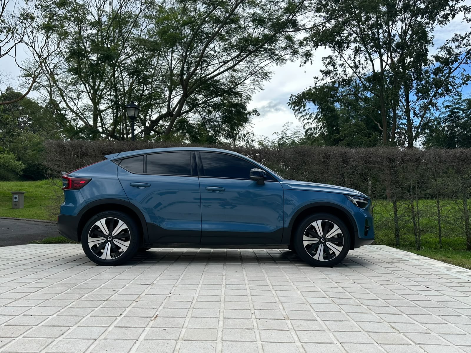 VOLVO C40 P8