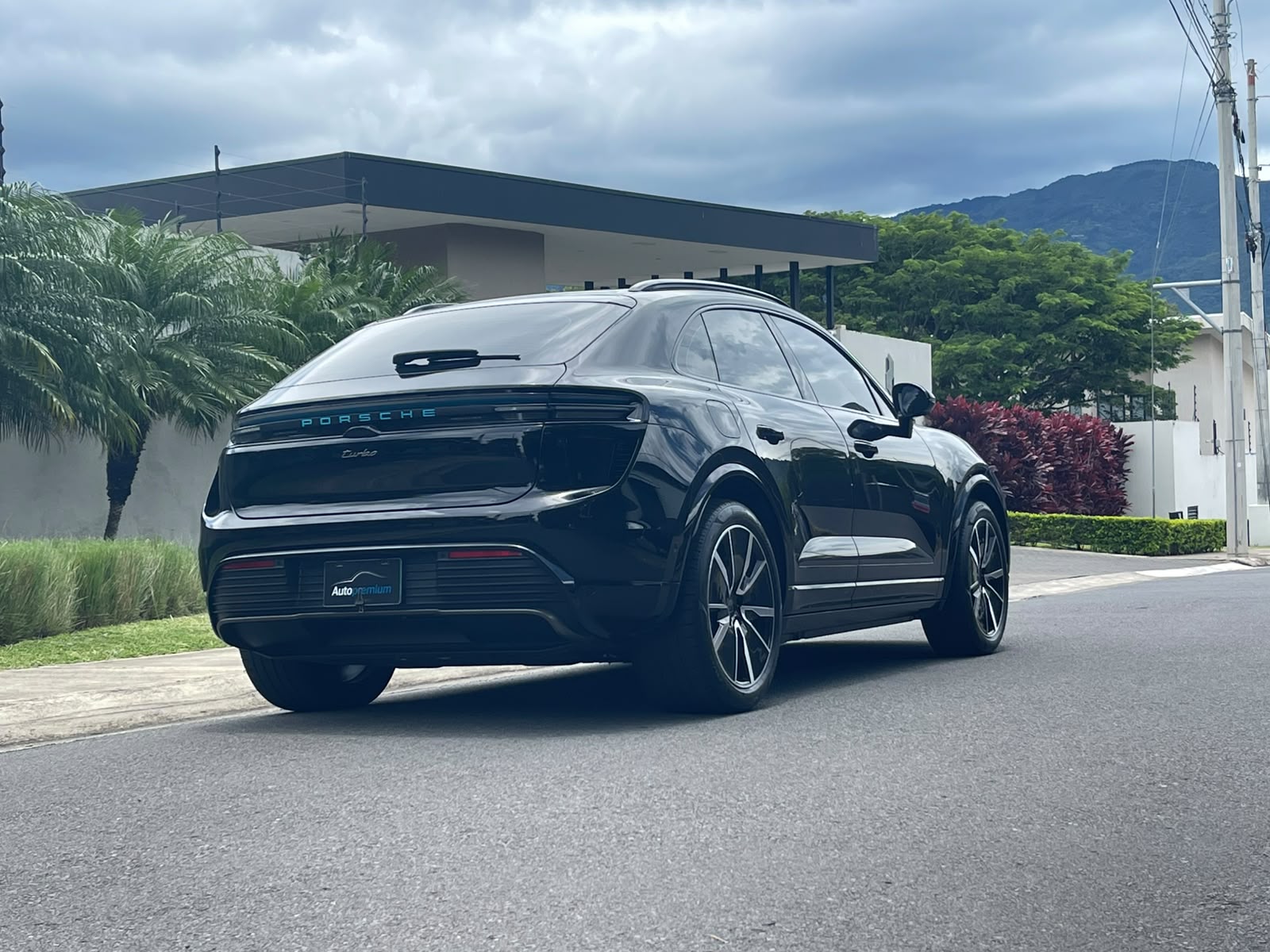MACAN TURBO ELECTRIC