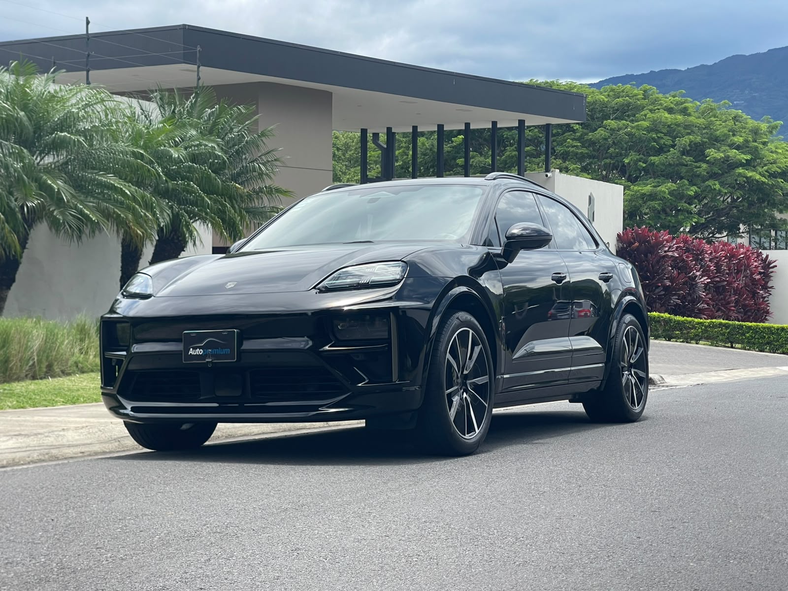 MACAN TURBO ELECTRIC