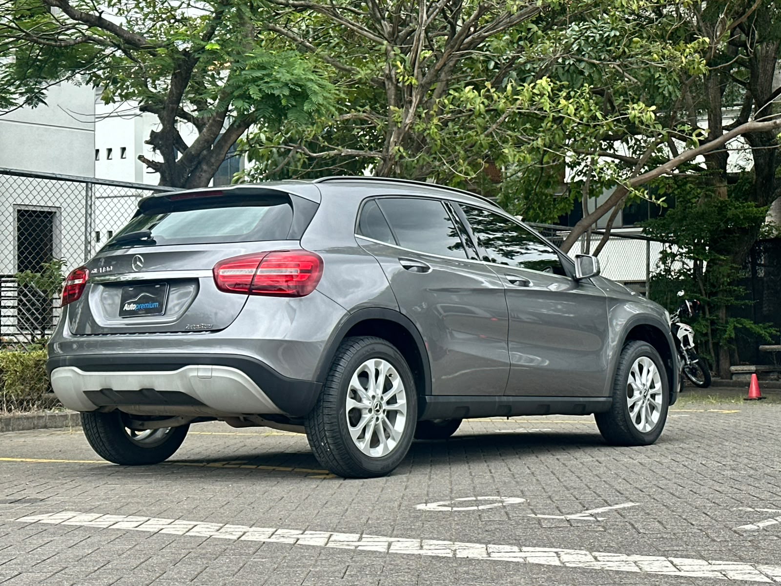 MERCEDES BENZ GLA 180