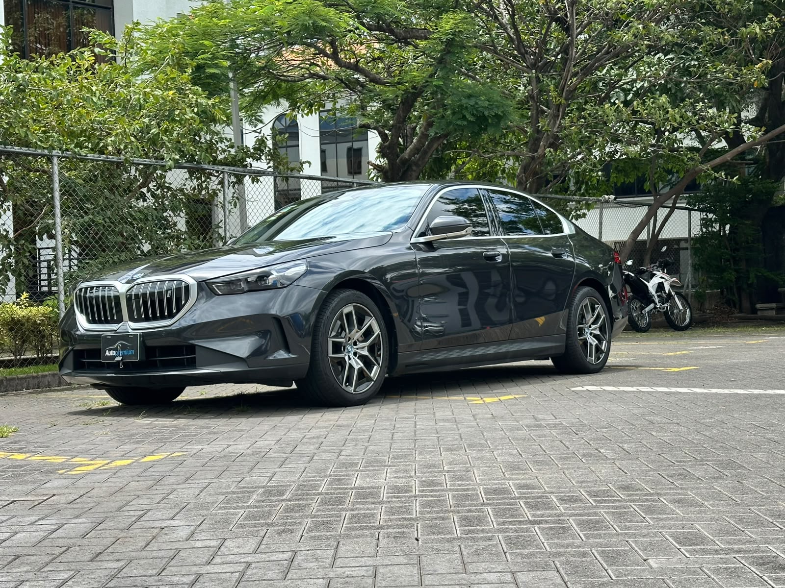 BMW i5 EDRIVE 40