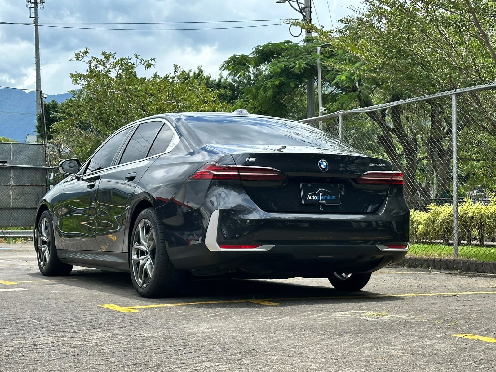 BMW i5 EDRIVE 40