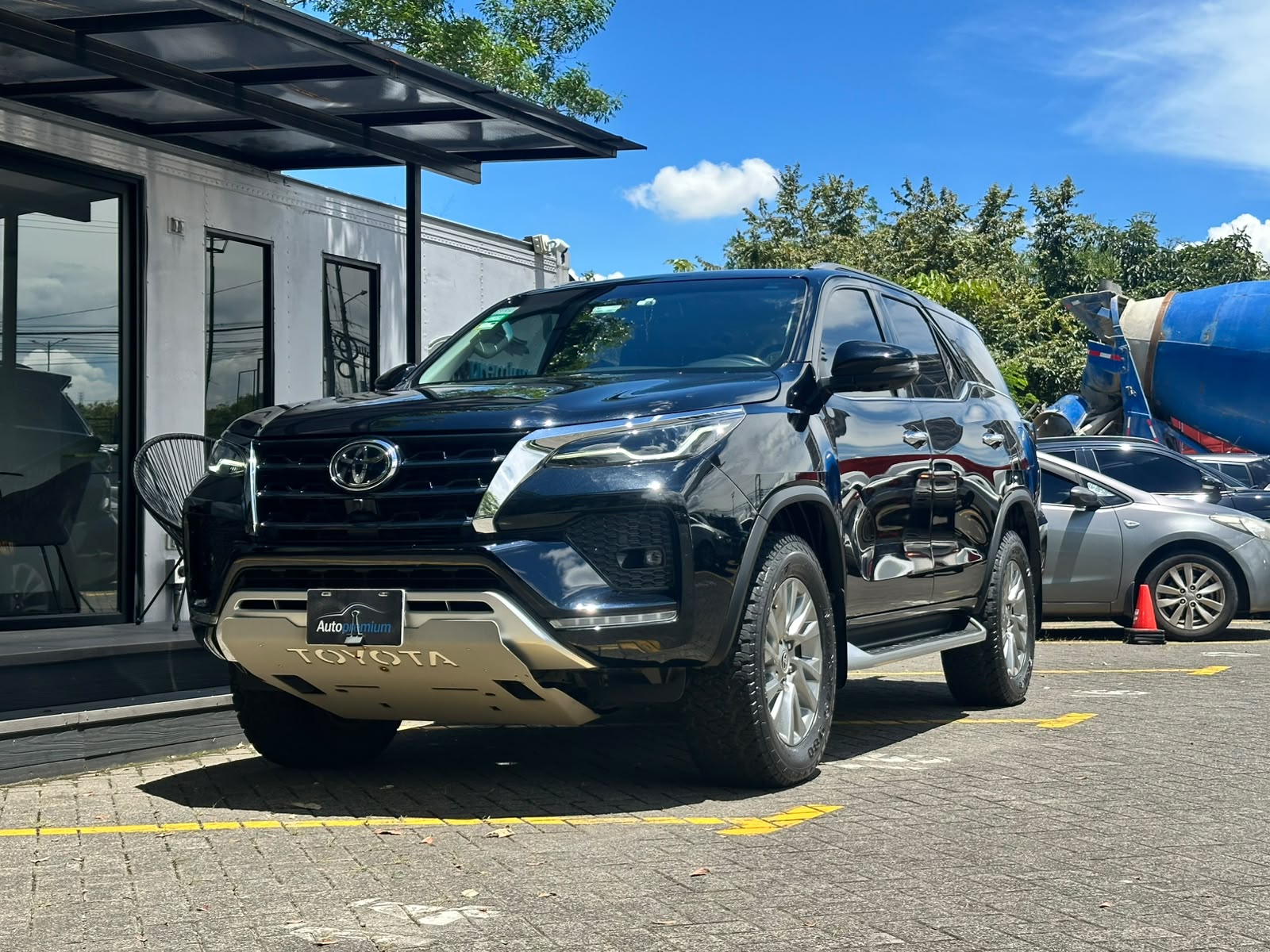TOYOTA FORTUNER SRV TSS