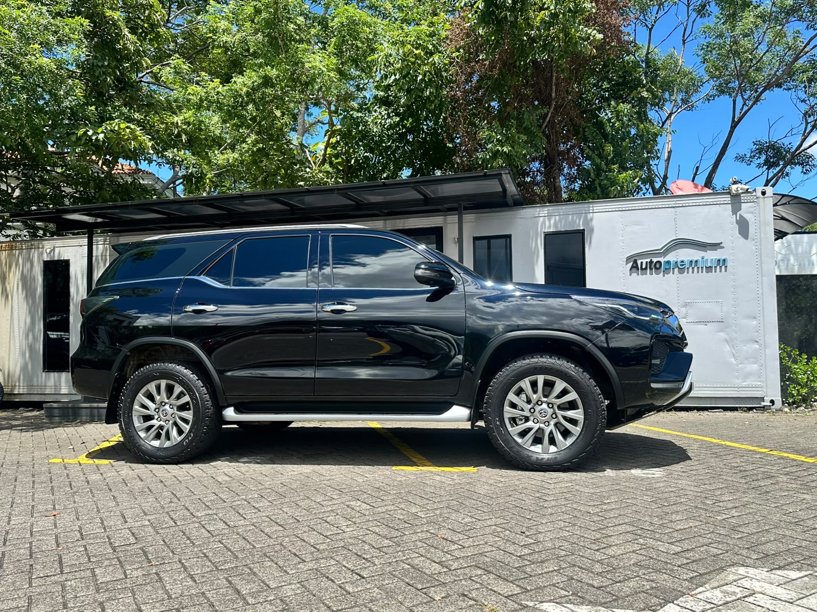 TOYOTA FORTUNER SRV TSS
