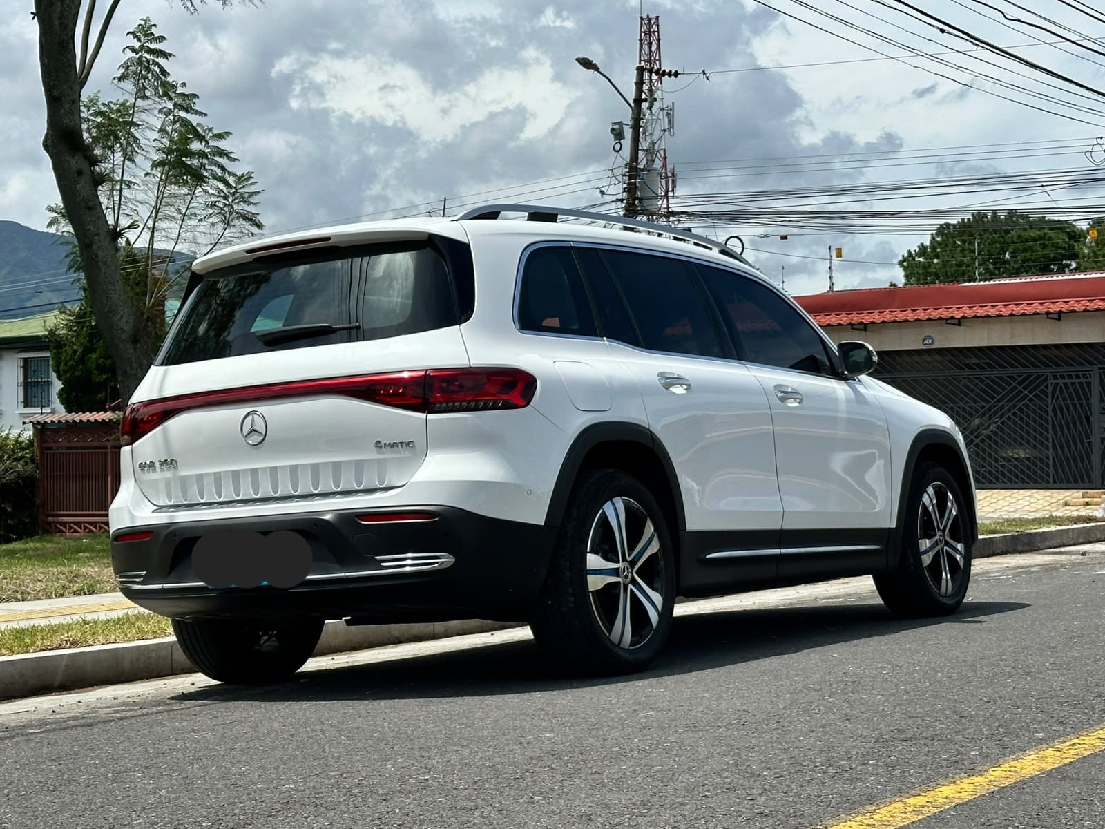 MERCEDES BENZ EQB