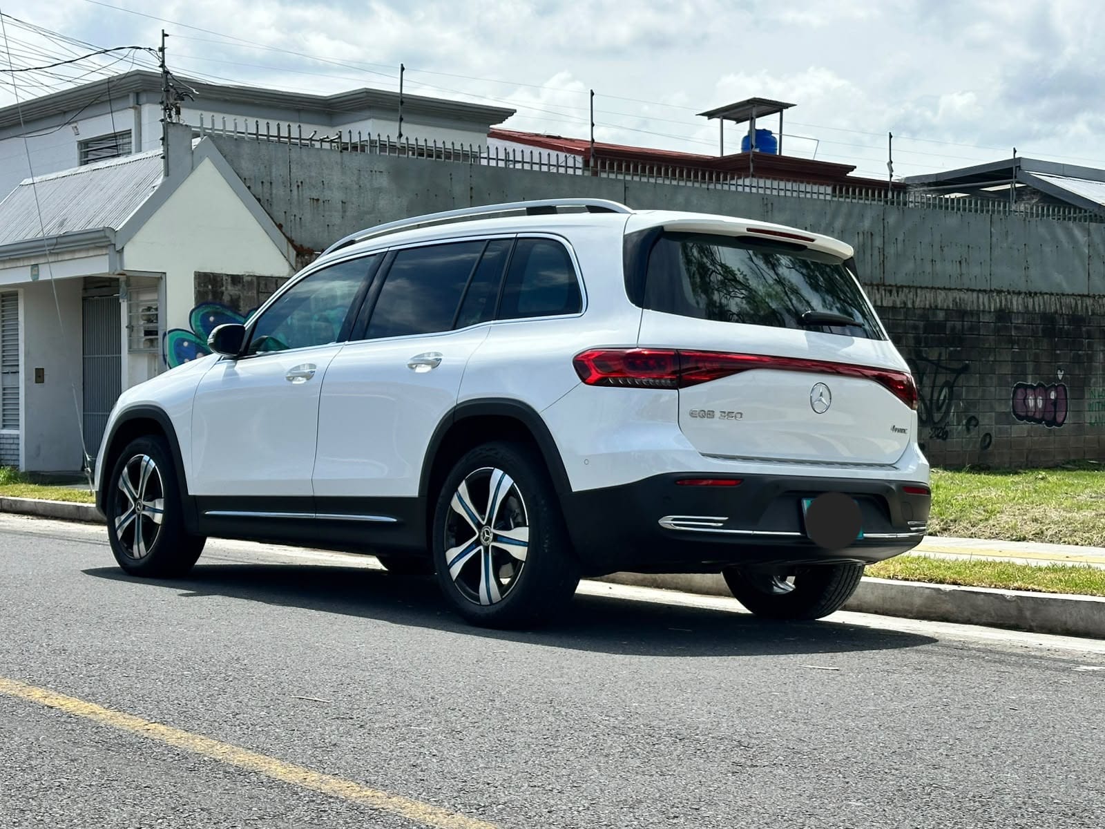 MERCEDES BENZ EQB