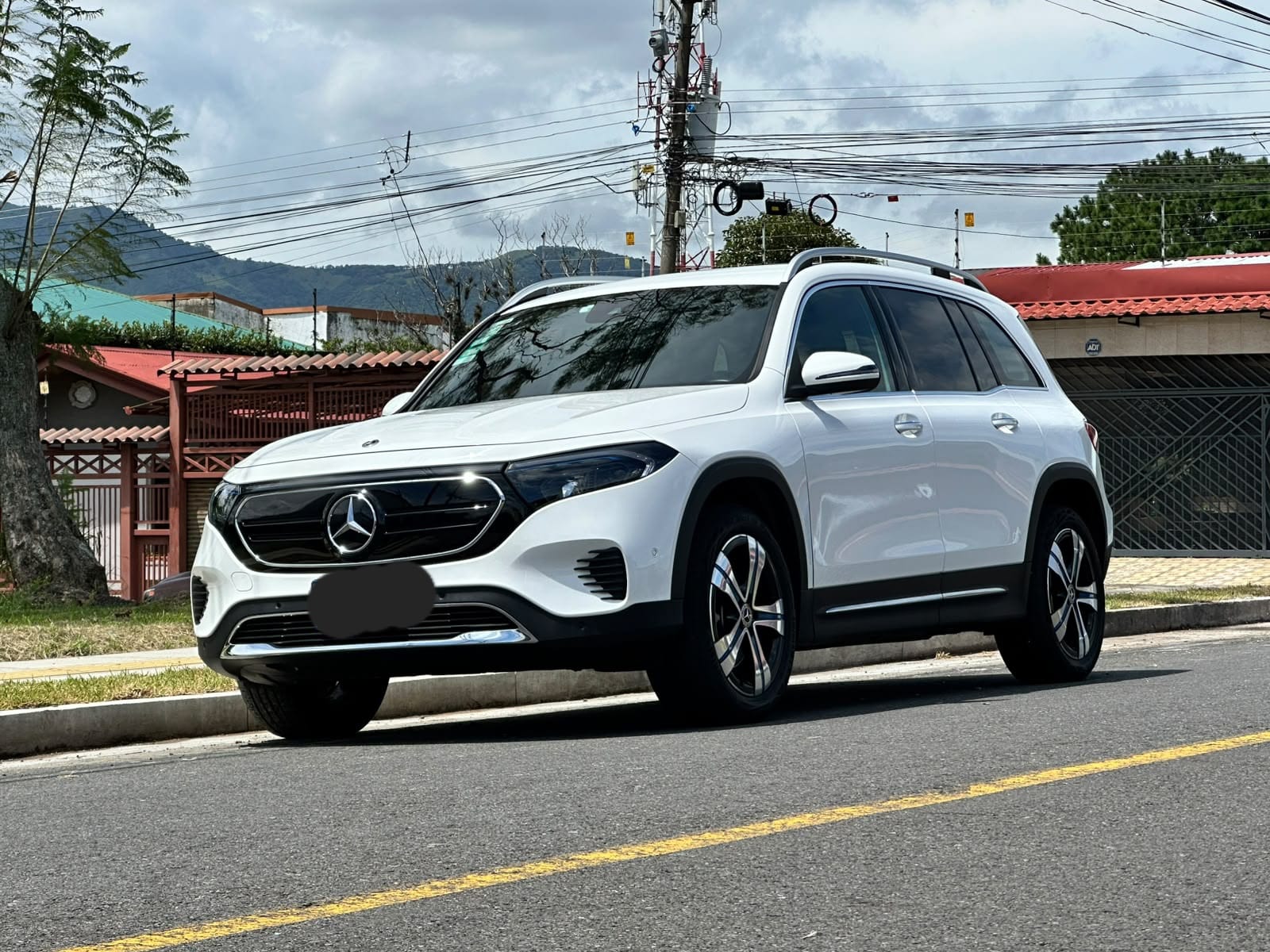 MERCEDES BENZ EQB