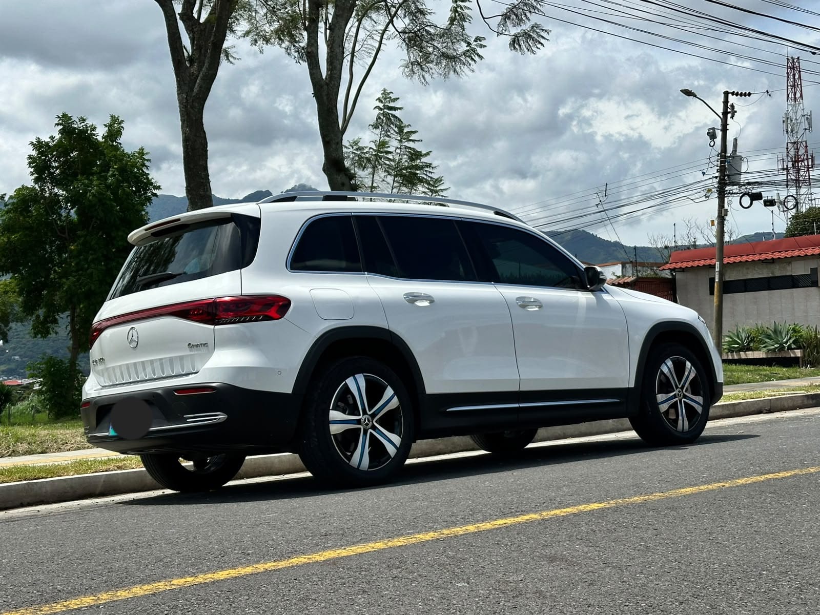 MERCEDES BENZ EQB