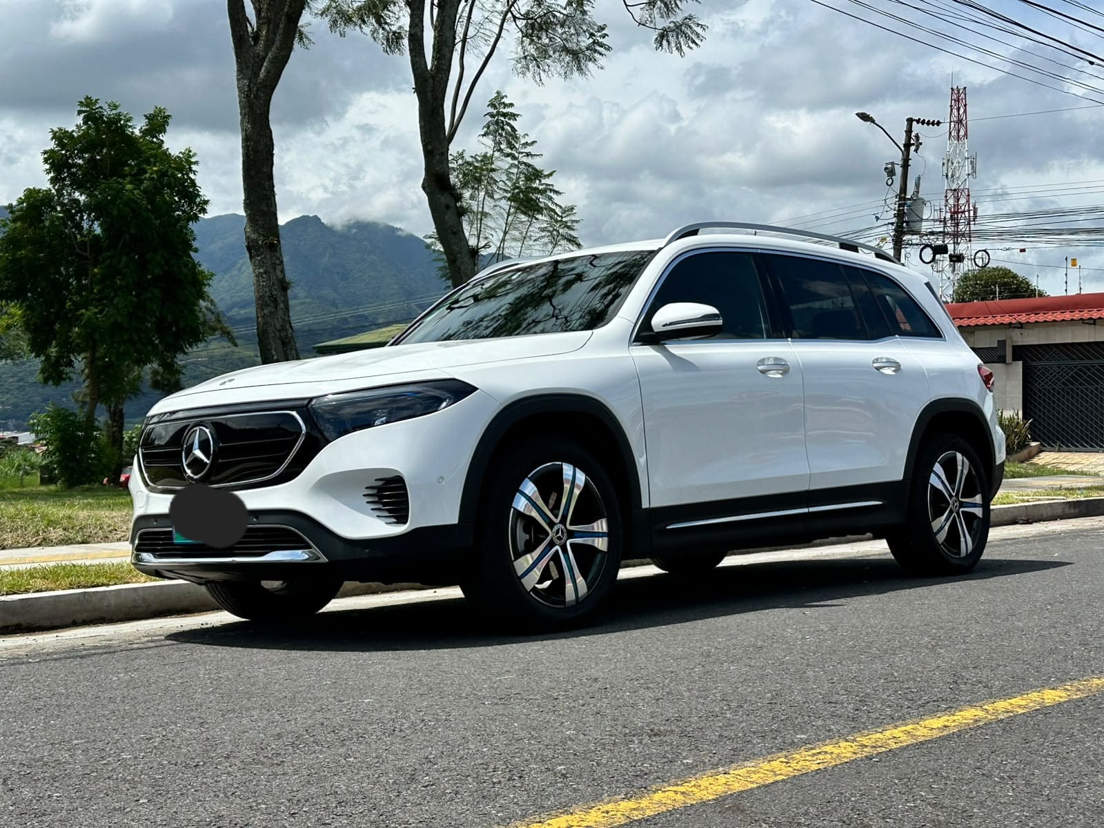 MERCEDES BENZ EQB