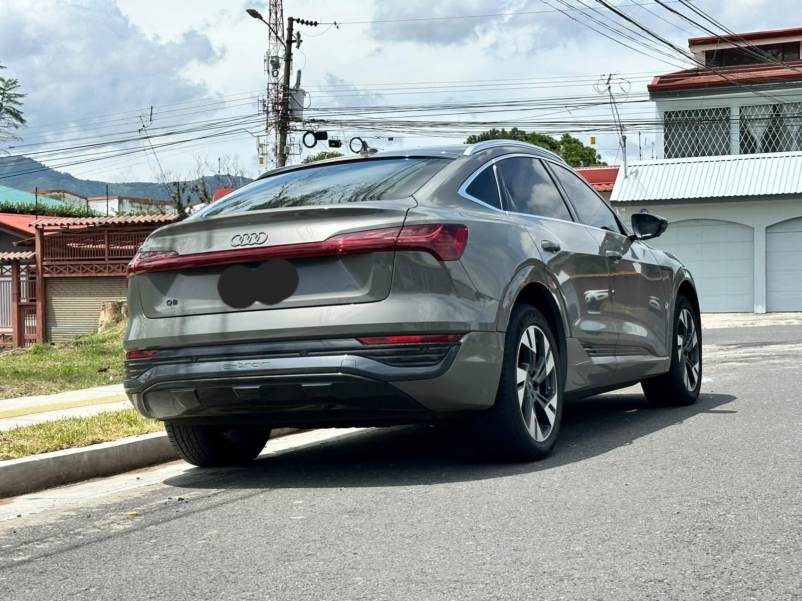 AUDI Q8 E-TRON SPORTBACK