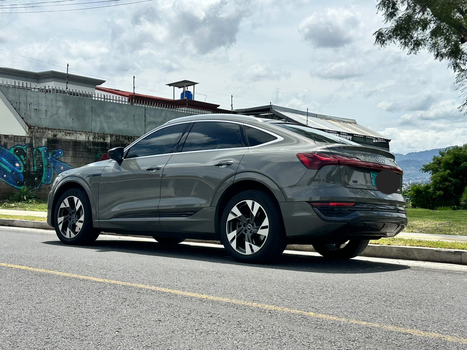 AUDI Q8 E-TRON SPORTBACK